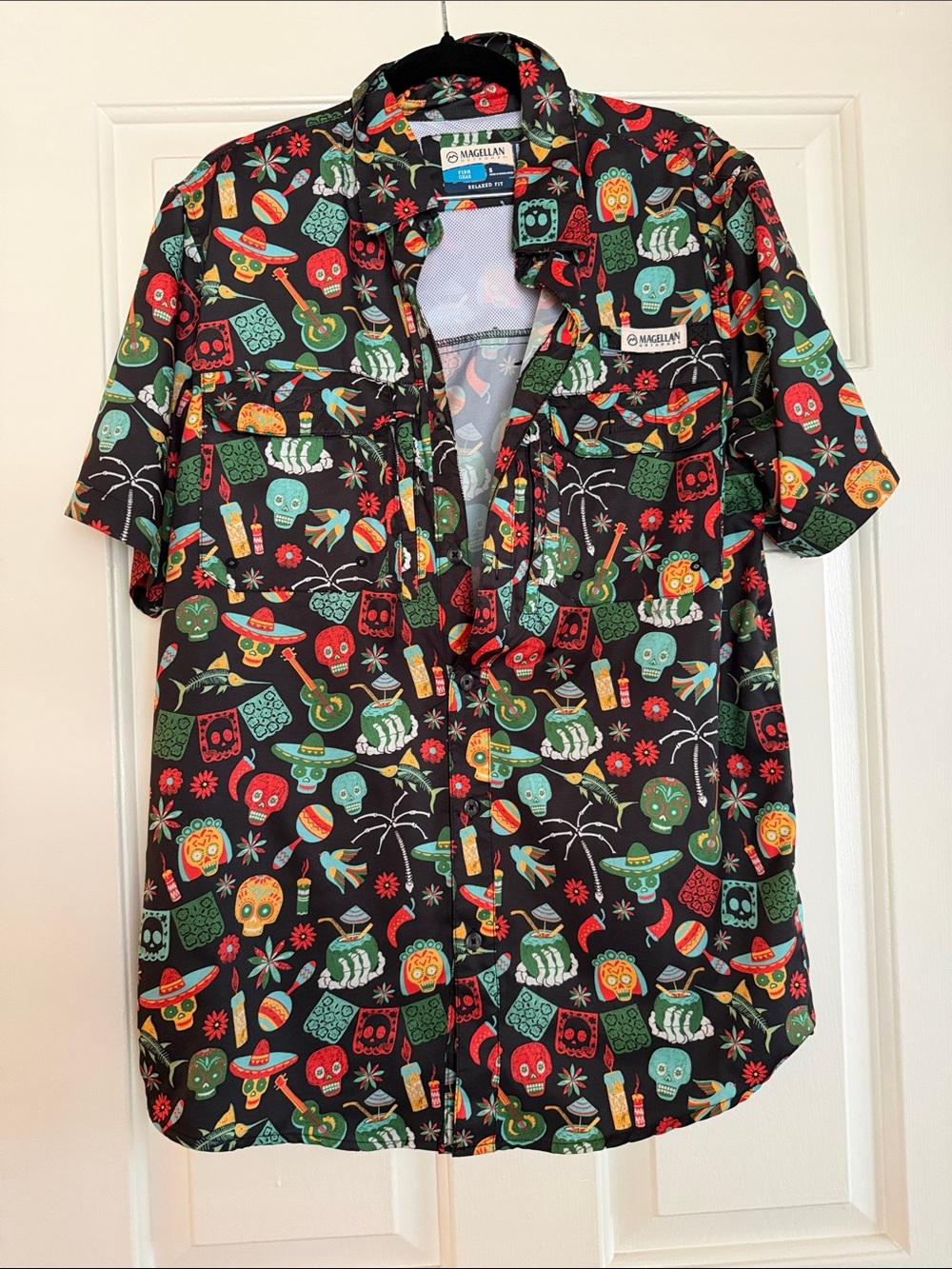 Magellan Outdoors Black Short Sleeve Novelty Skull Print Shirt